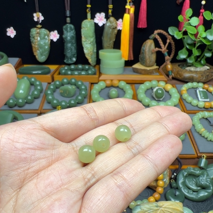 棠***棠岫岩河磨玉（透闪石质玉）未镶嵌手链