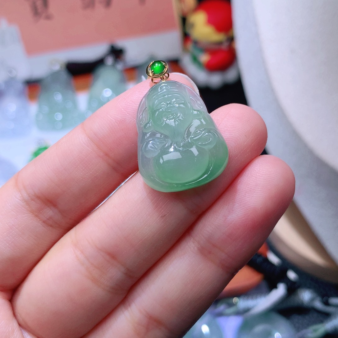 颈饰18K金镶嵌翡翠财神爷