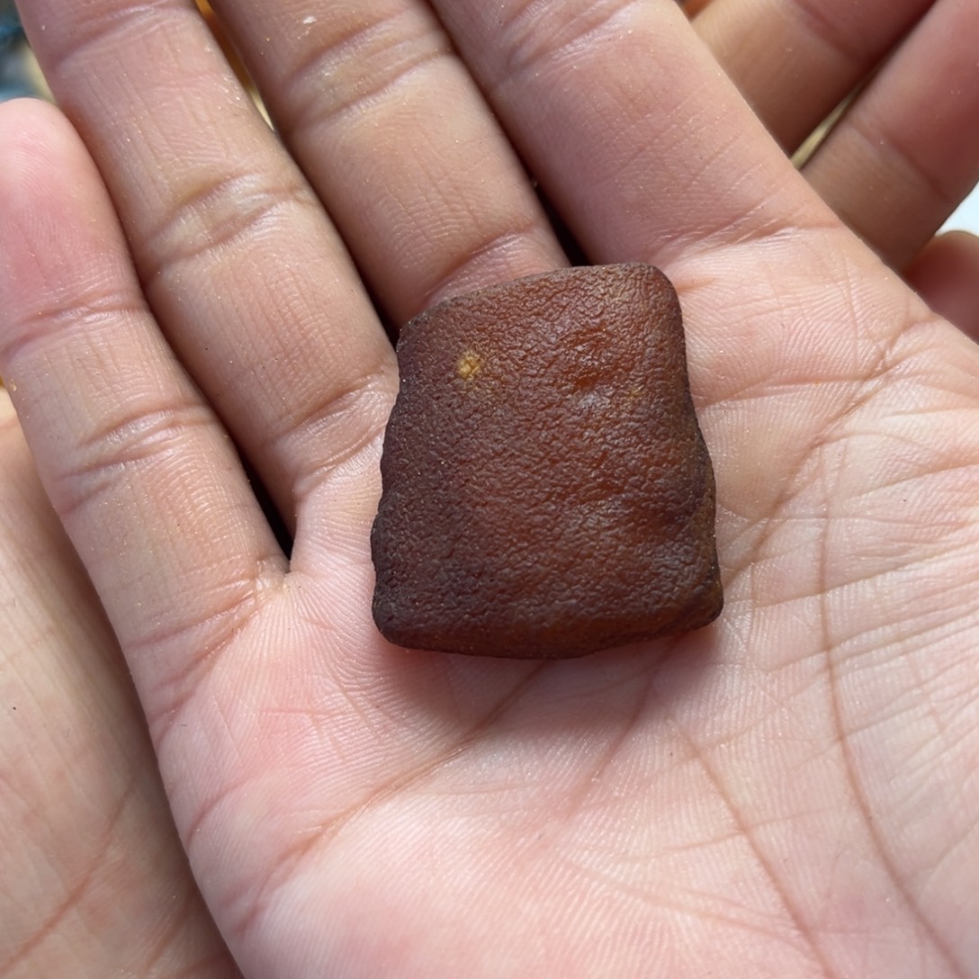 定制琥珀未镶嵌蜜蜡定制随型牌子