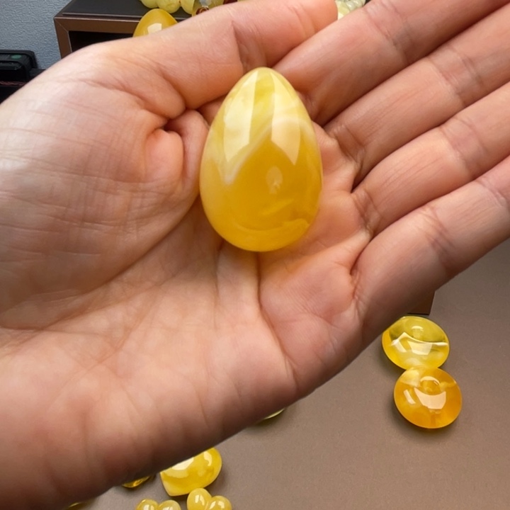 琥珀未镶嵌颈饰蜜蜡