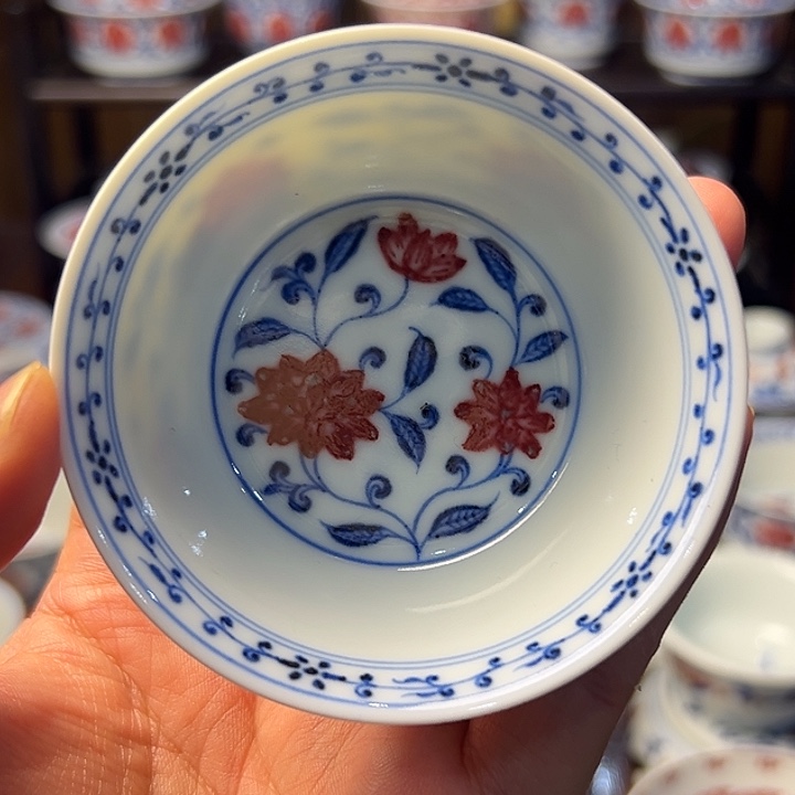 青花釉里红鸡缸杯活动款