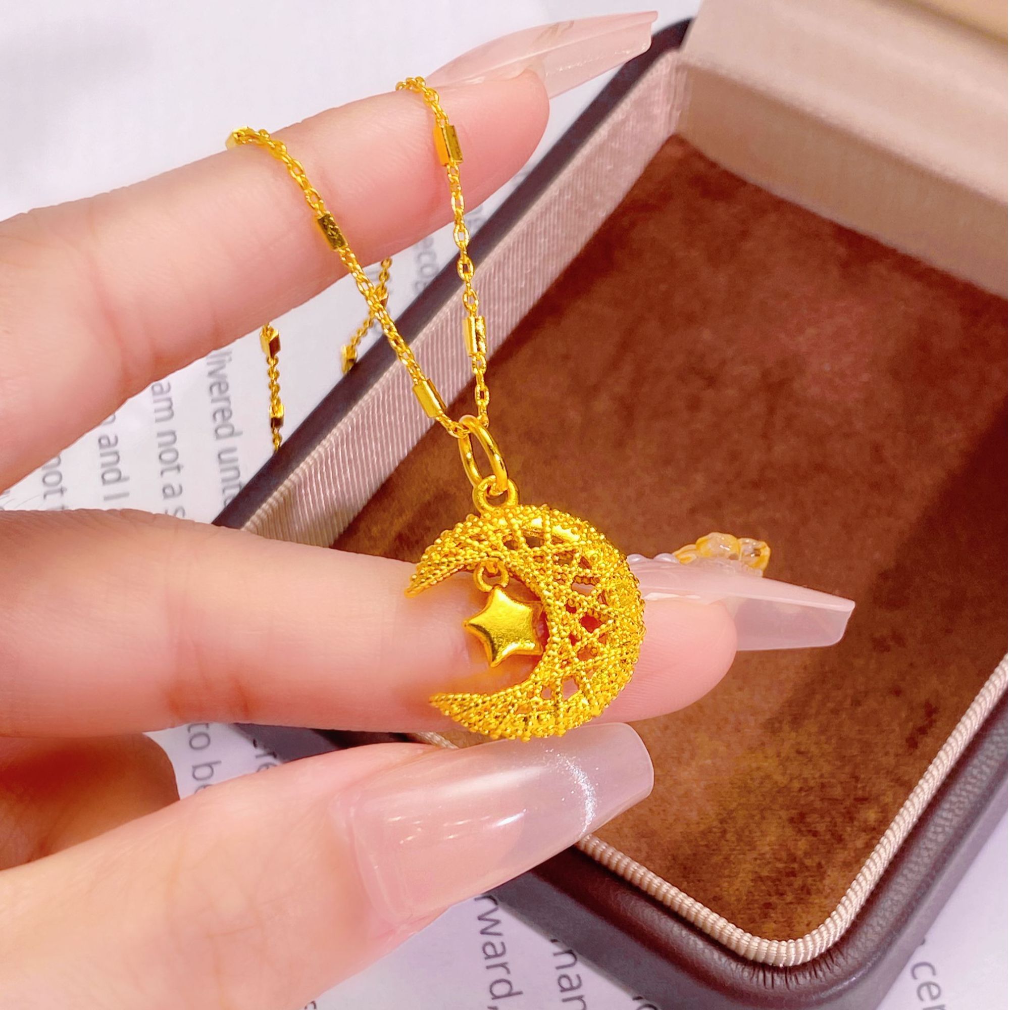 铜合金项链 新中式星月织梦网吊坠轻奢项链镂空花丝月亮锁骨链