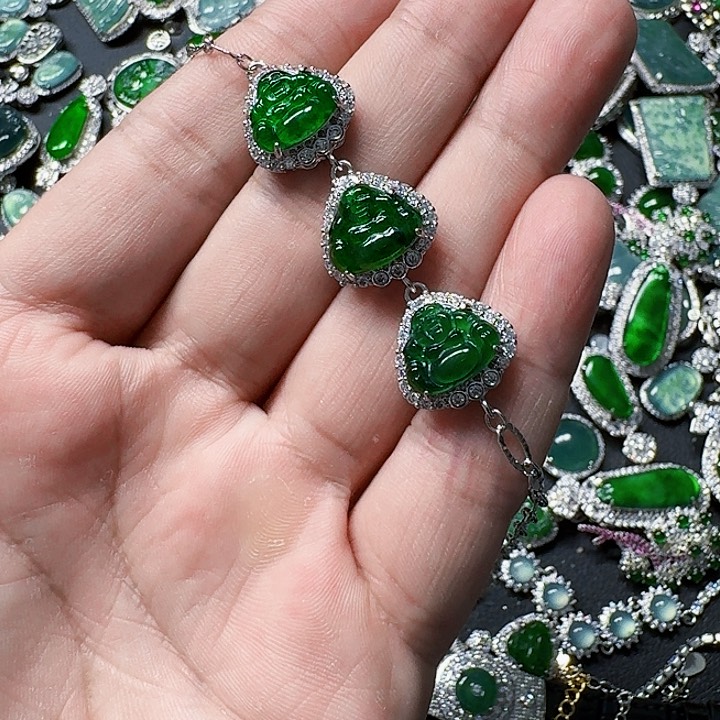 翡翠颈饰未镶嵌天然A货翡翠放漏