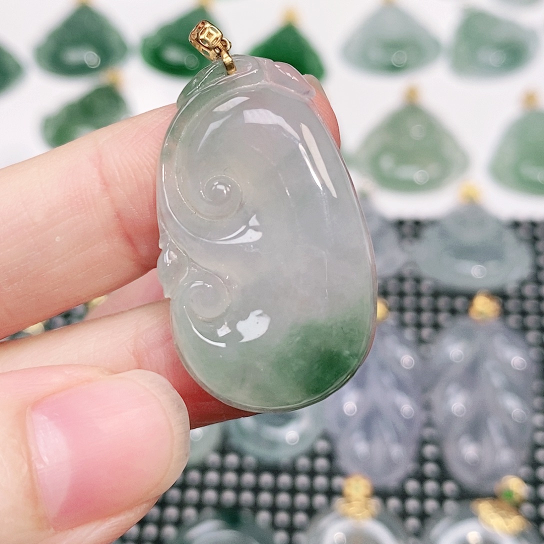 翡翠18K金镶嵌颈饰