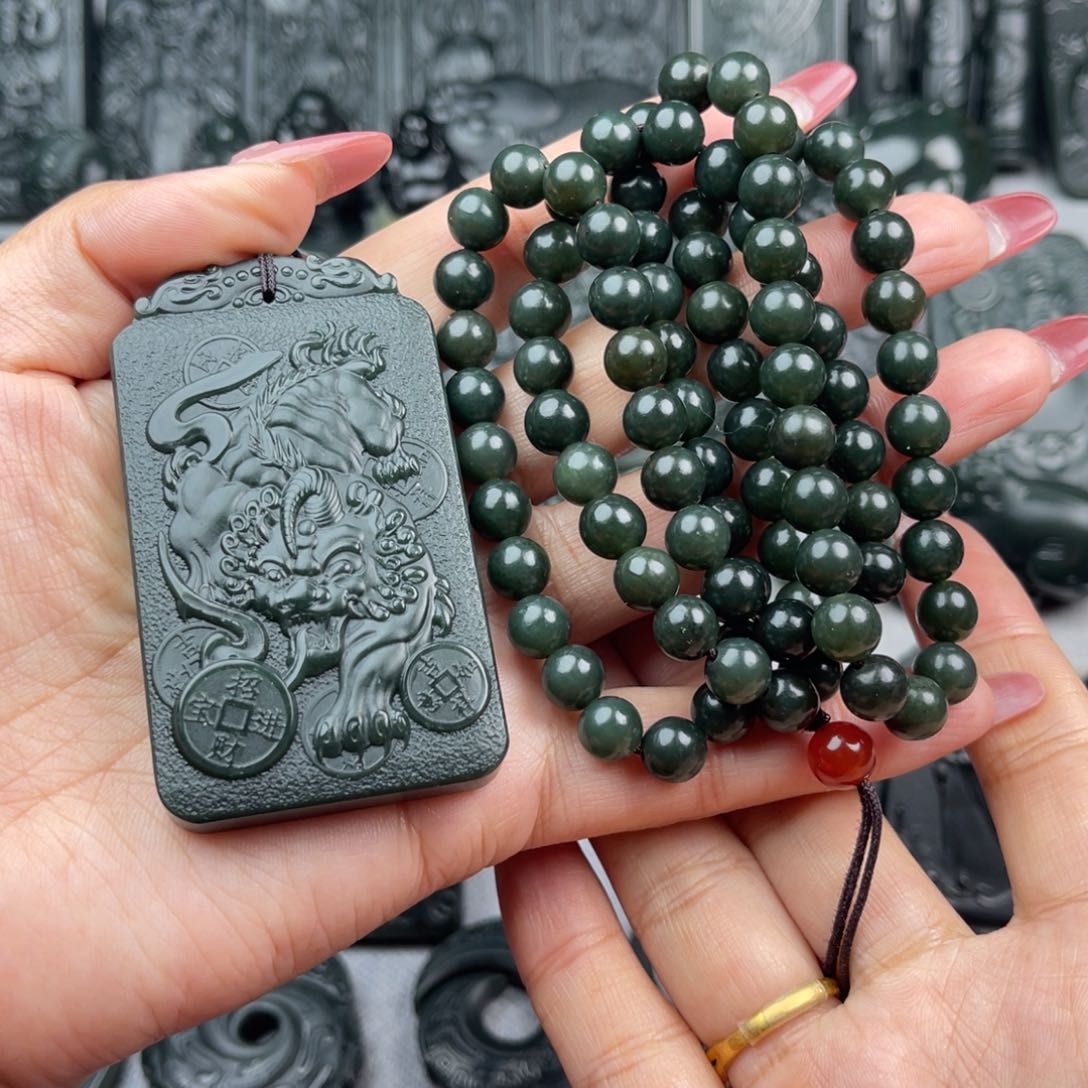 和田玉颈饰未镶嵌啊*