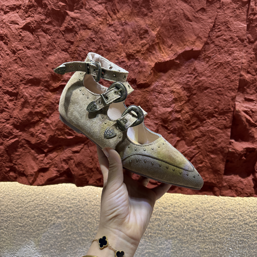 9318防滑浅口法式玛丽珍鞋尖头单鞋洞洞沙丘废土风