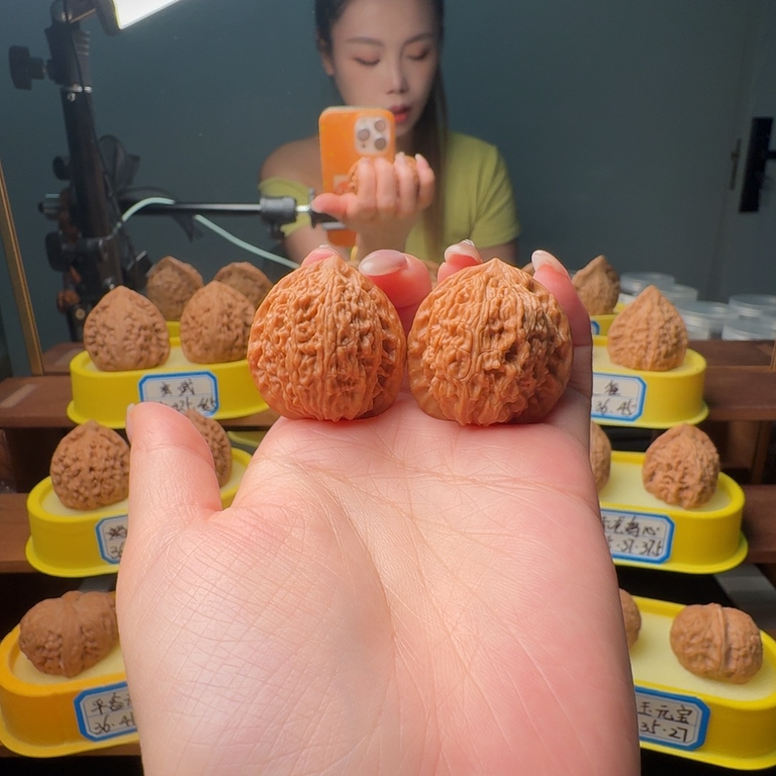 文玩核桃吊坠35全品红峡谷