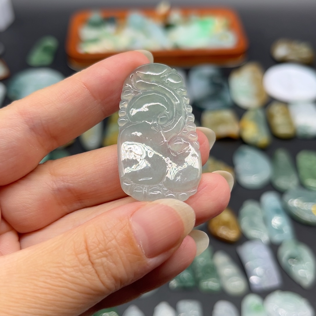 颈饰未镶嵌翡翠如意