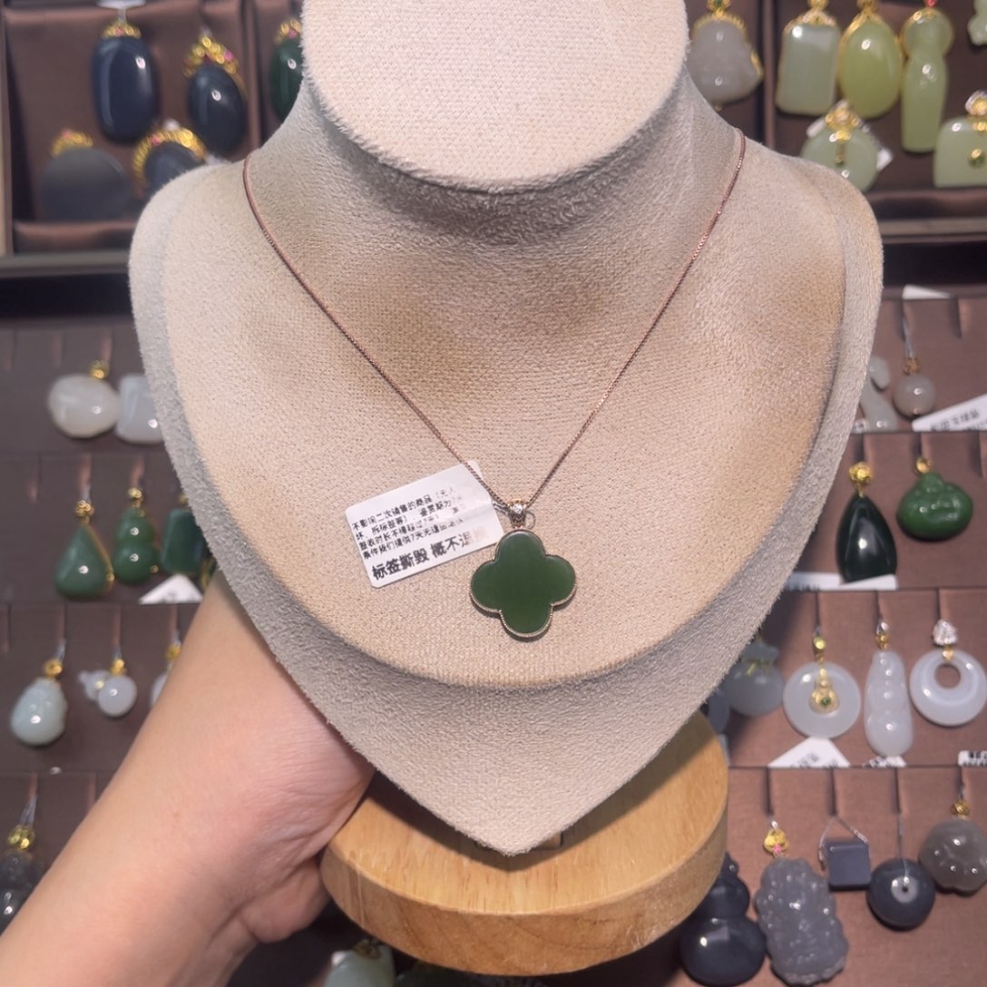 和田玉18K金镶嵌吊坠(赠链)