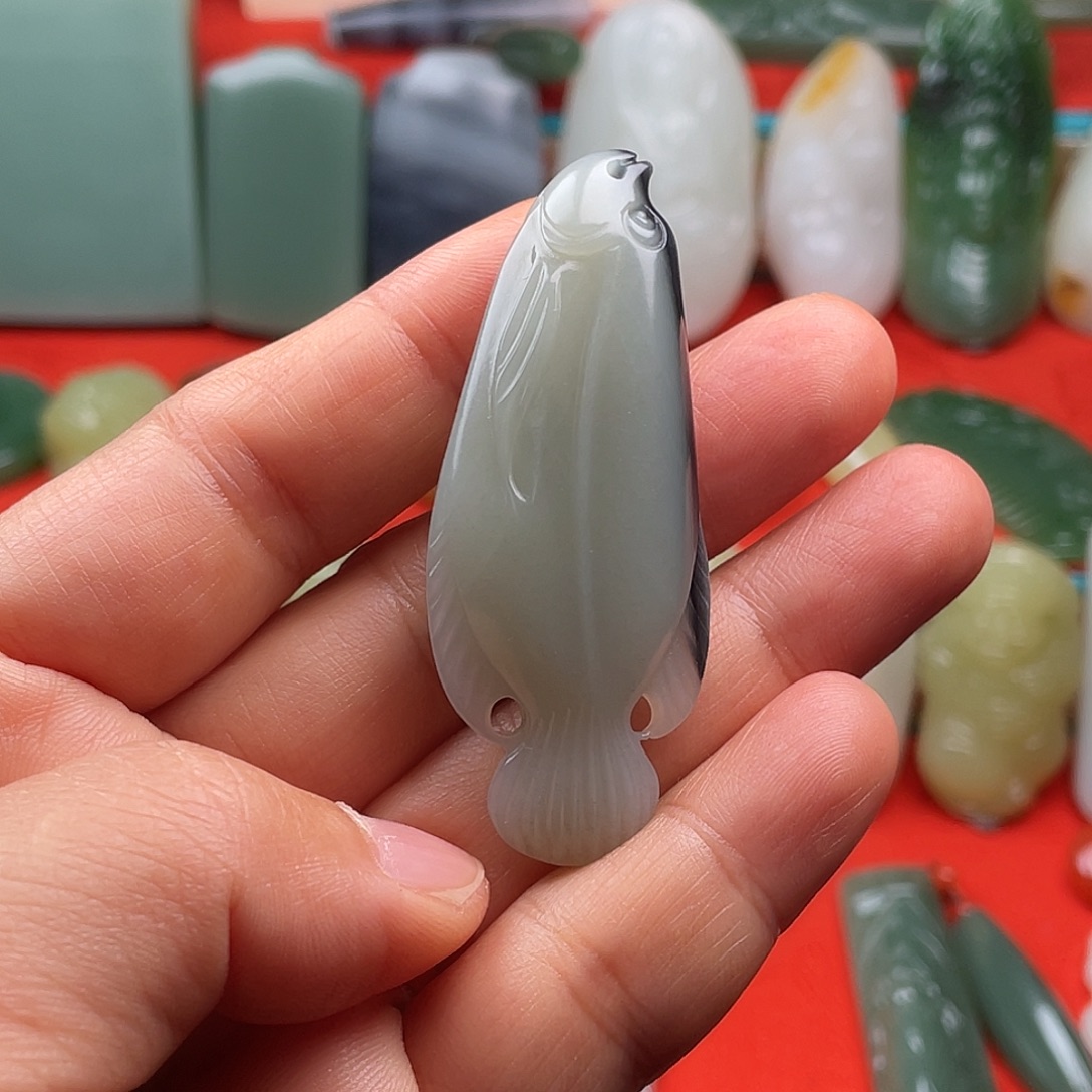 摄***工和田玉（墨玉）未镶嵌颈饰