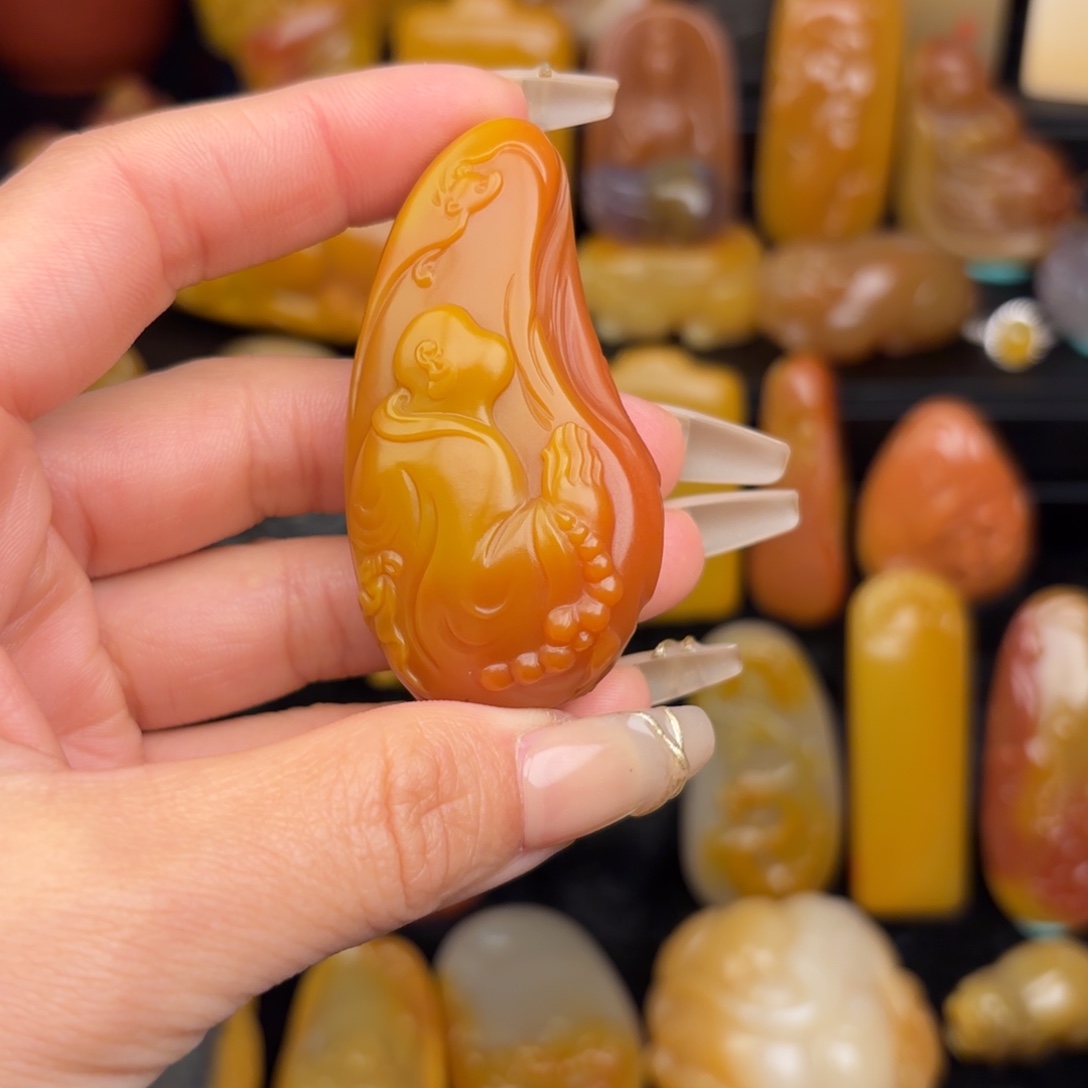 石英质玉未镶嵌黄蜡石挂件