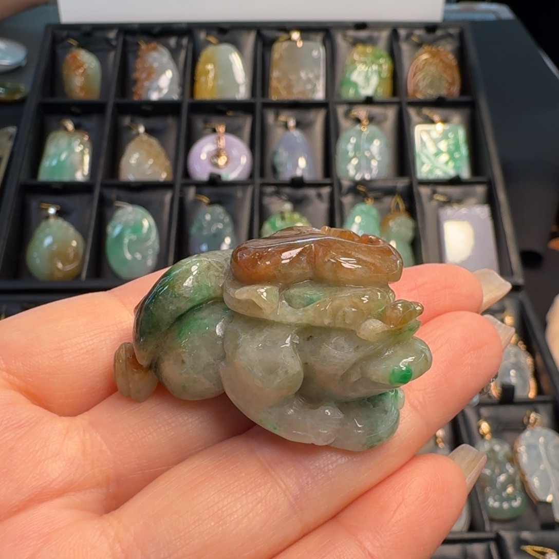 翡翠未镶嵌颈饰貔貅