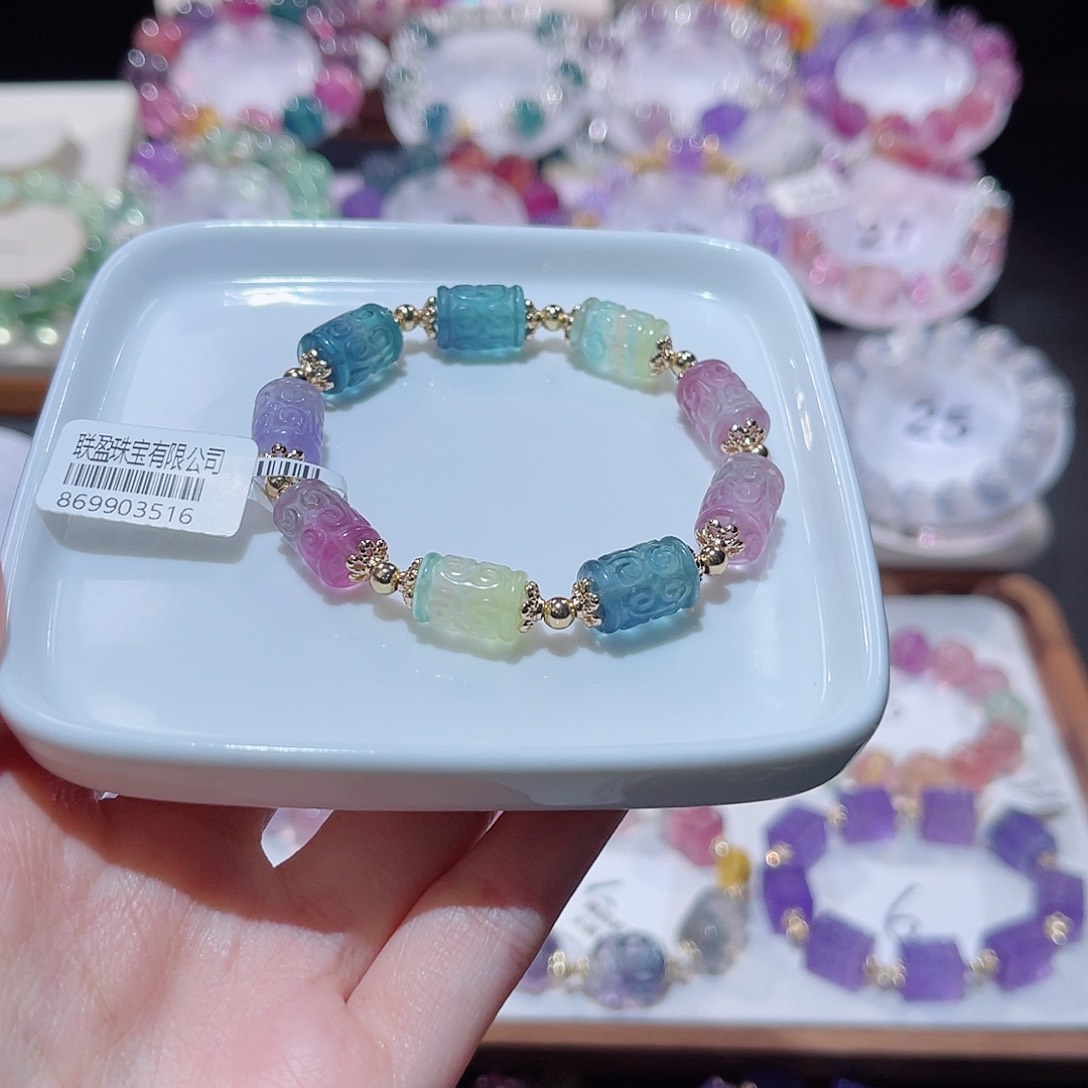 水晶手串未镶嵌回纹桶珠萤石