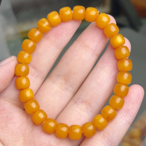橘皮满蜡8mm瑕疵蜜蜡老型手串（429号）