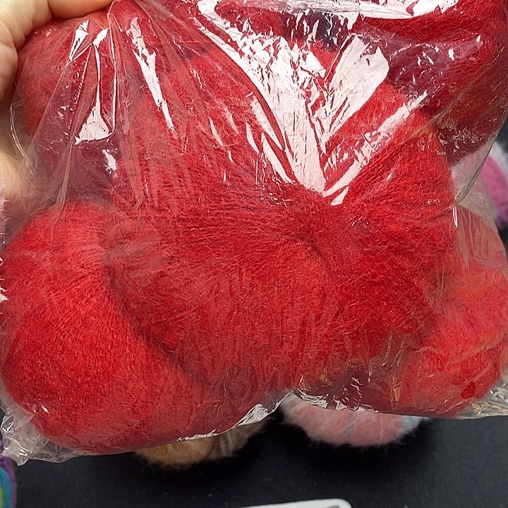 马海毛特价红色钩围巾衣服