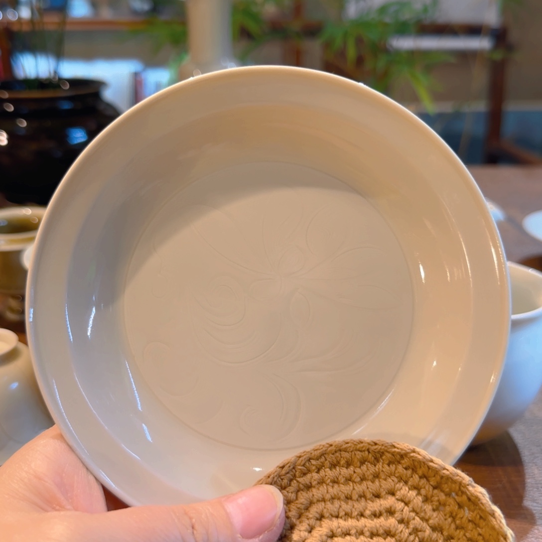 司***耀定瓷壶承 折沿莲纹简单款