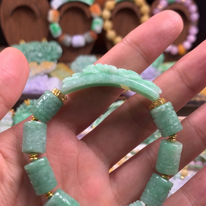 翡翠未镶嵌颈饰吊坠