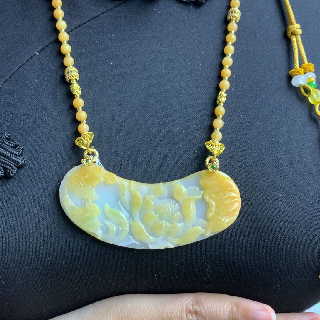 翡翠颈饰未镶嵌翡翠