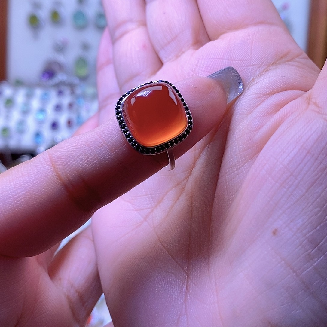 酒***急岫玉银S925镶嵌戒指