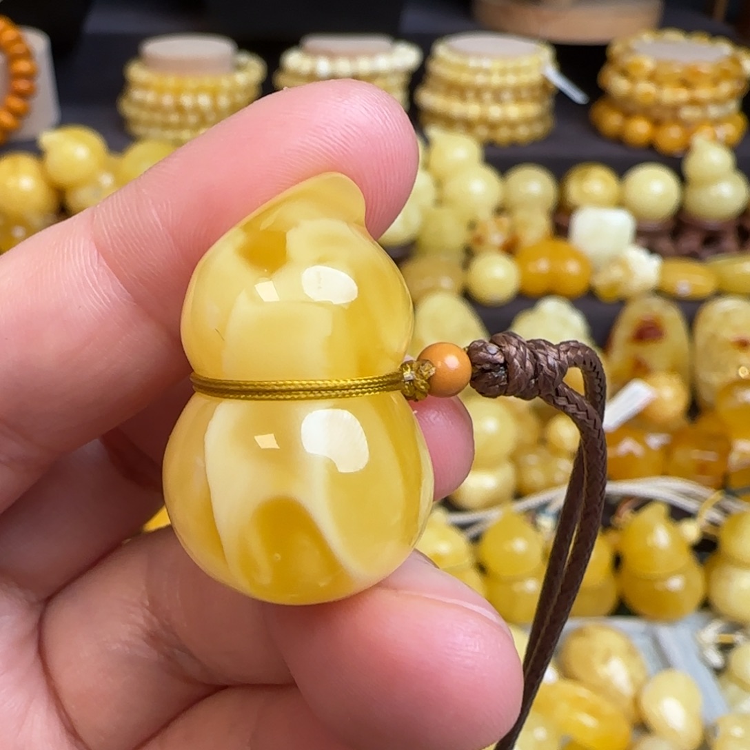 琥珀未镶嵌套链天然俄料溶洞妖花蜜蜡葫芦吊坠