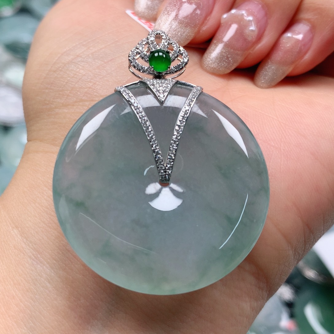 翡翠颈饰18K金镶嵌天然翡翠