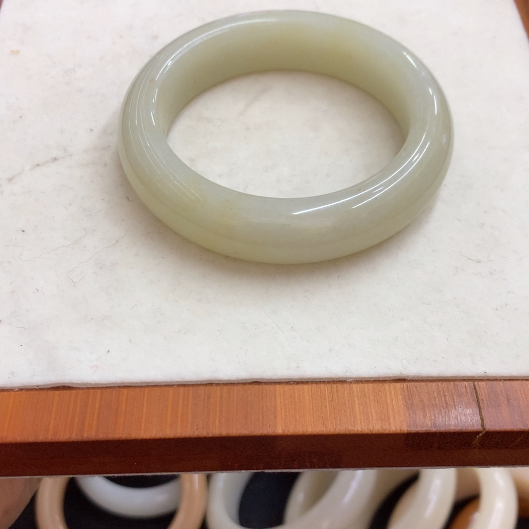 石英质玉未镶嵌手镯