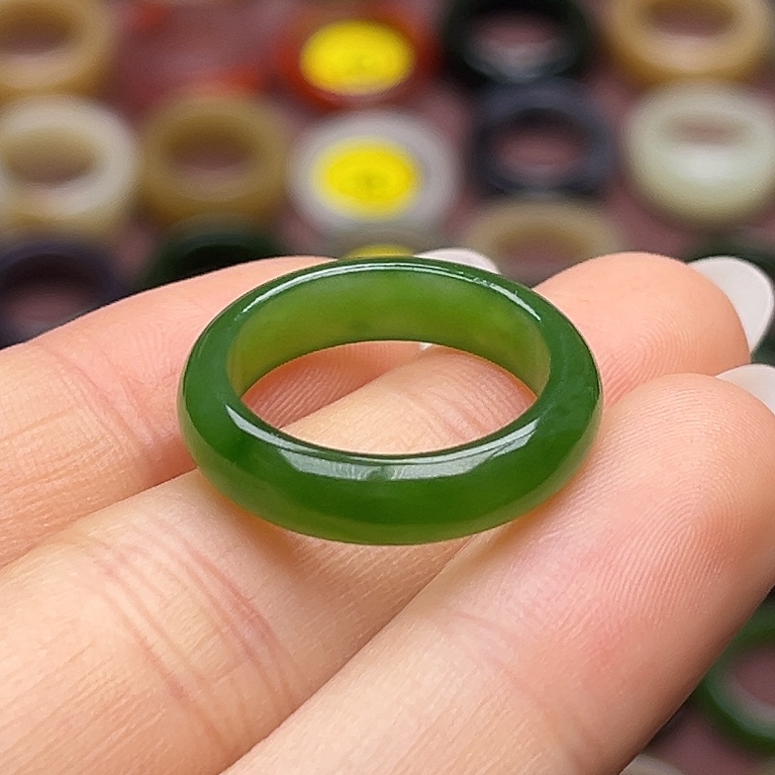 和田玉未镶嵌戒指18.1俄7辣阳绿色标