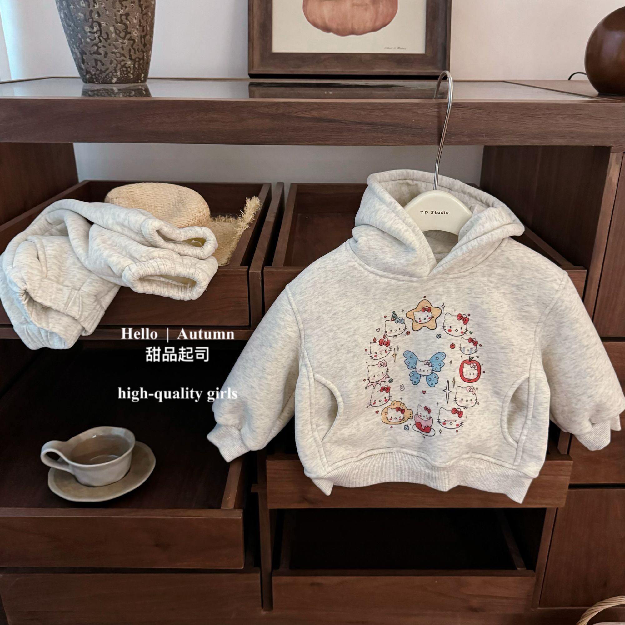 【甜品起司】幼儿园穿搭！女宝宝舒适连帽kt卫衣加绒卫裤洋气套装