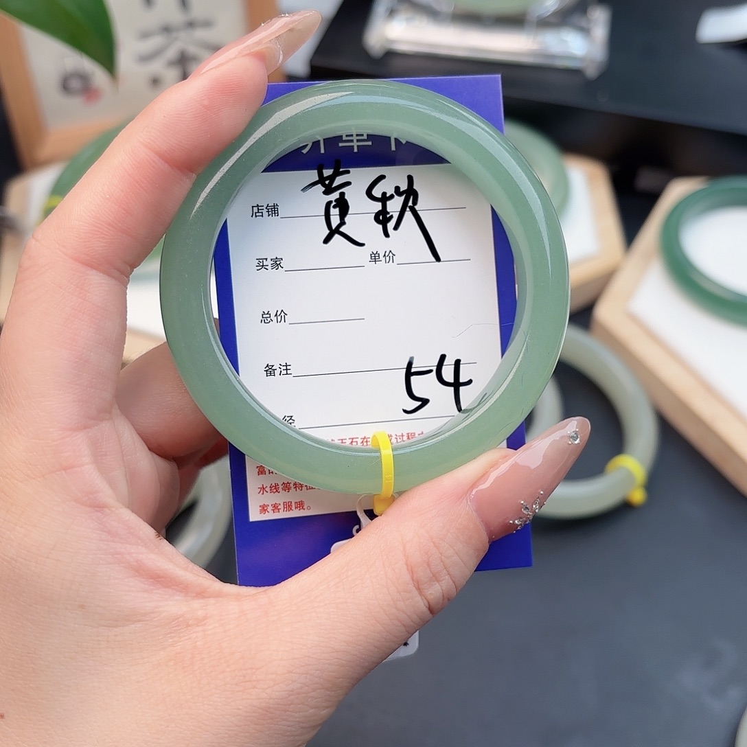 黄***秋石英质玉未镶嵌手镯