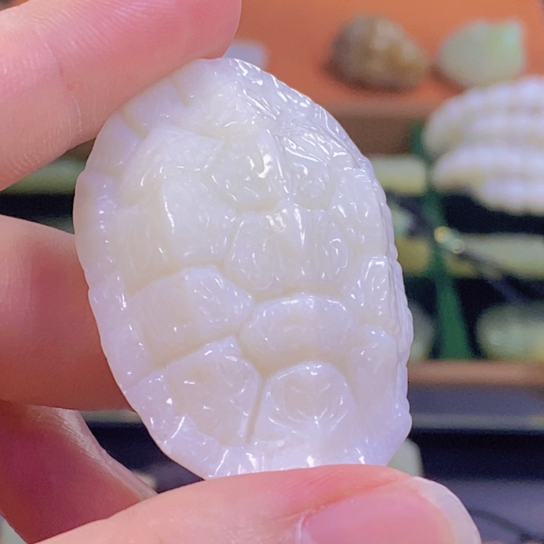 和田玉未镶嵌颈饰龟甲