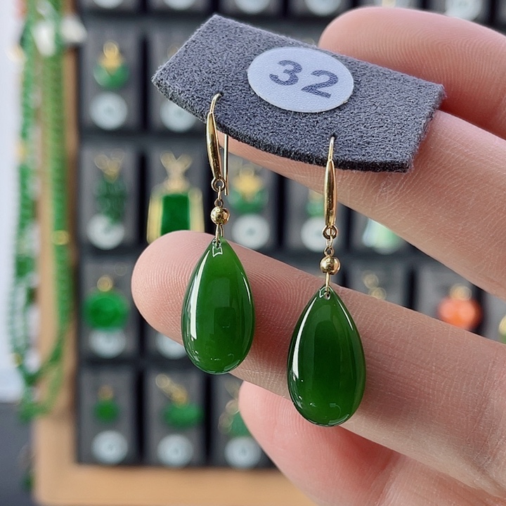 18K金镶嵌和田玉耳饰