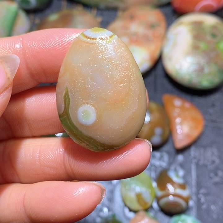 石英质玉颈饰未镶嵌波**惊