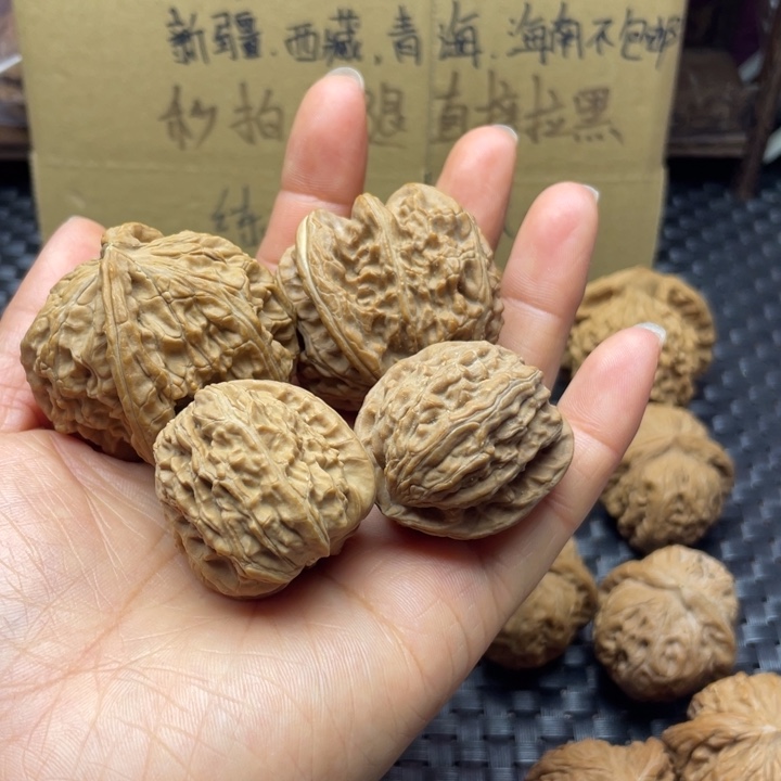 用***0文玩核桃吊坠白狮子两对不退不换