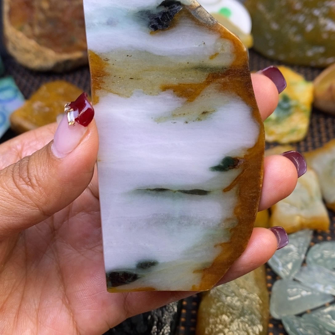 翡翠颈饰未镶嵌翡翠