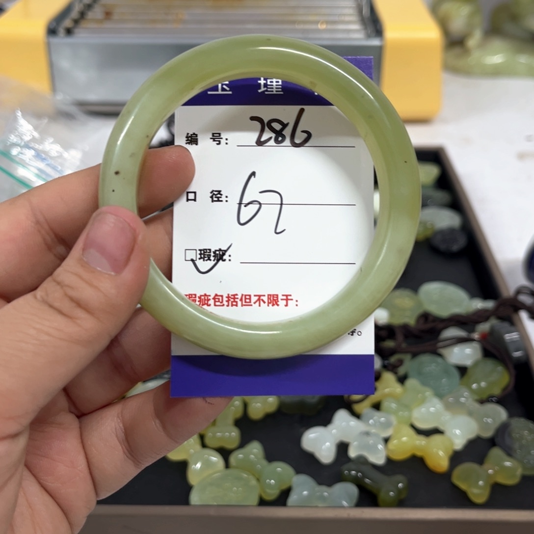 蛇纹石玉手镯未镶嵌