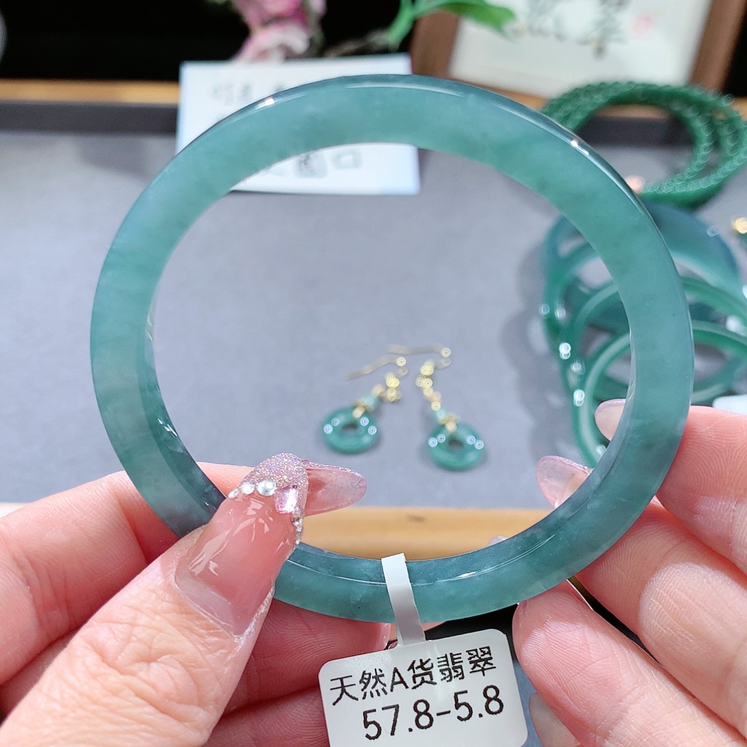 翡翠手镯（圆镯）未镶嵌