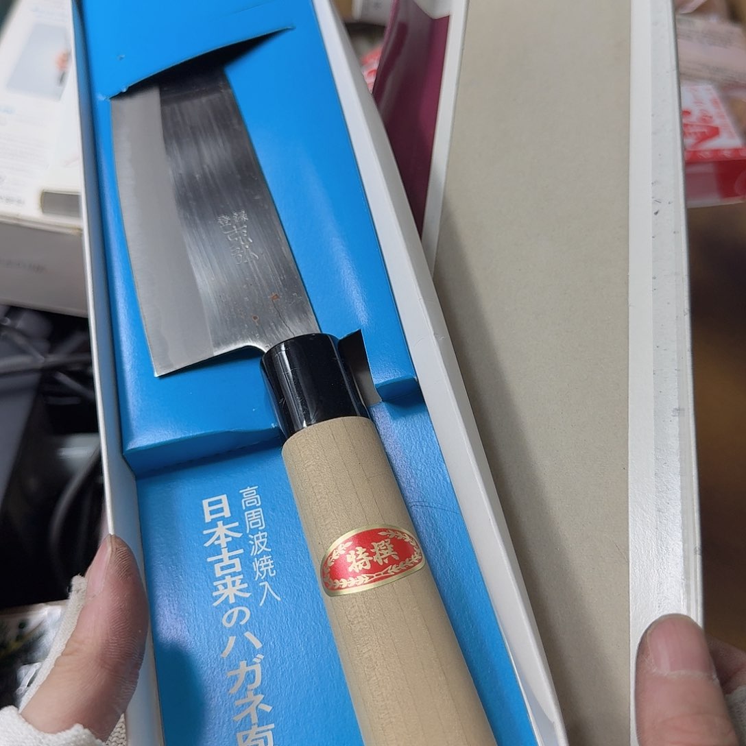 涛***哥中古商品，瑕疵品，不保好坏。 199