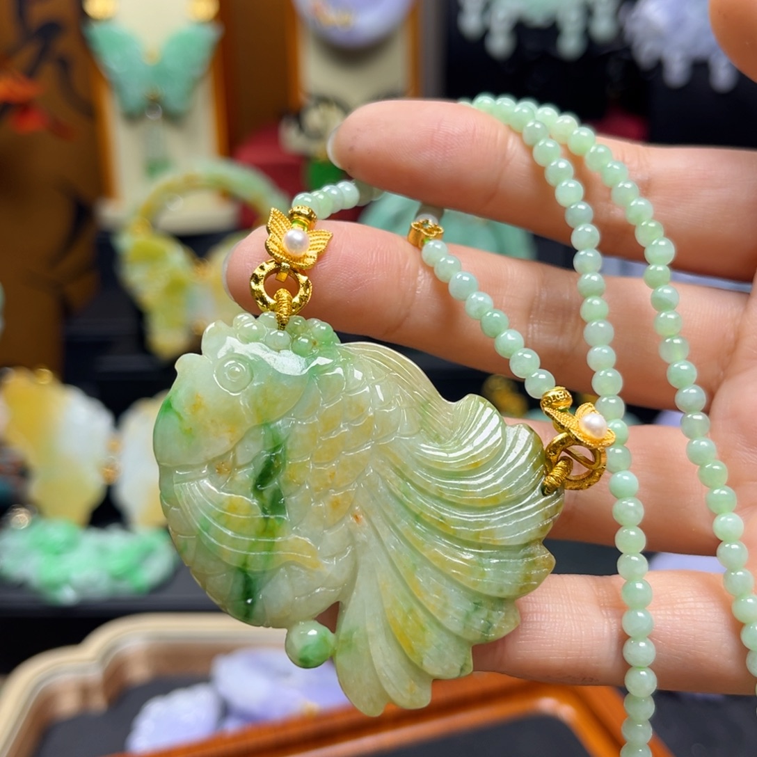 翡翠未镶嵌颈饰波妞