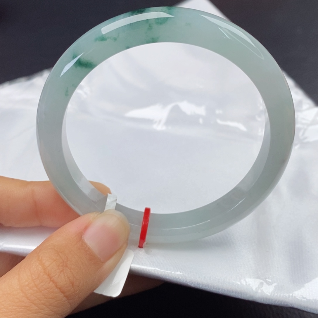 翡翠手镯未镶嵌56圈