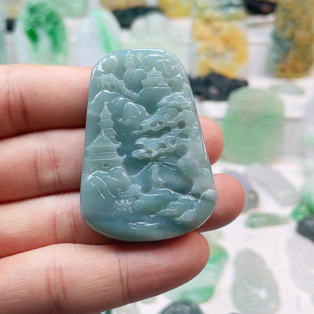 翡翠颈饰未镶嵌山水