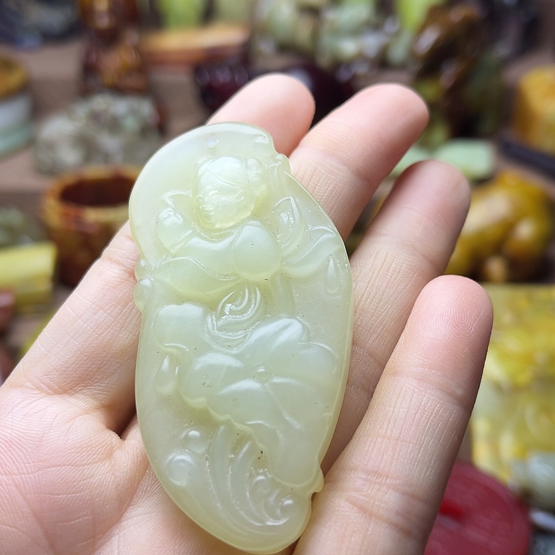 吊坠白玉菩提128。