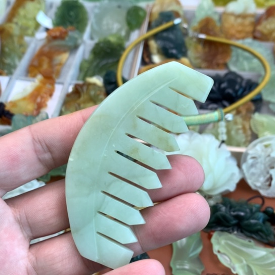 【闪购商品】蛇纹石玉颈饰未镶嵌