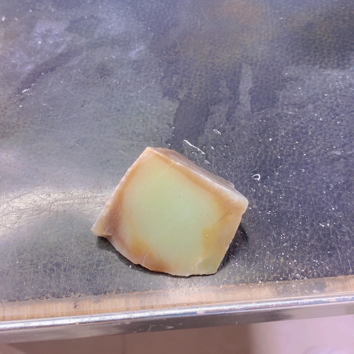 夏***天和田玉（糖玉）未镶嵌珠宝奇石