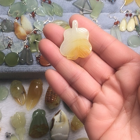 岫玉未镶嵌颈饰天然岫玉