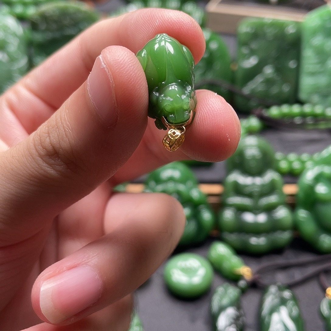 和田玉（碧玉）18K金镶嵌颈饰