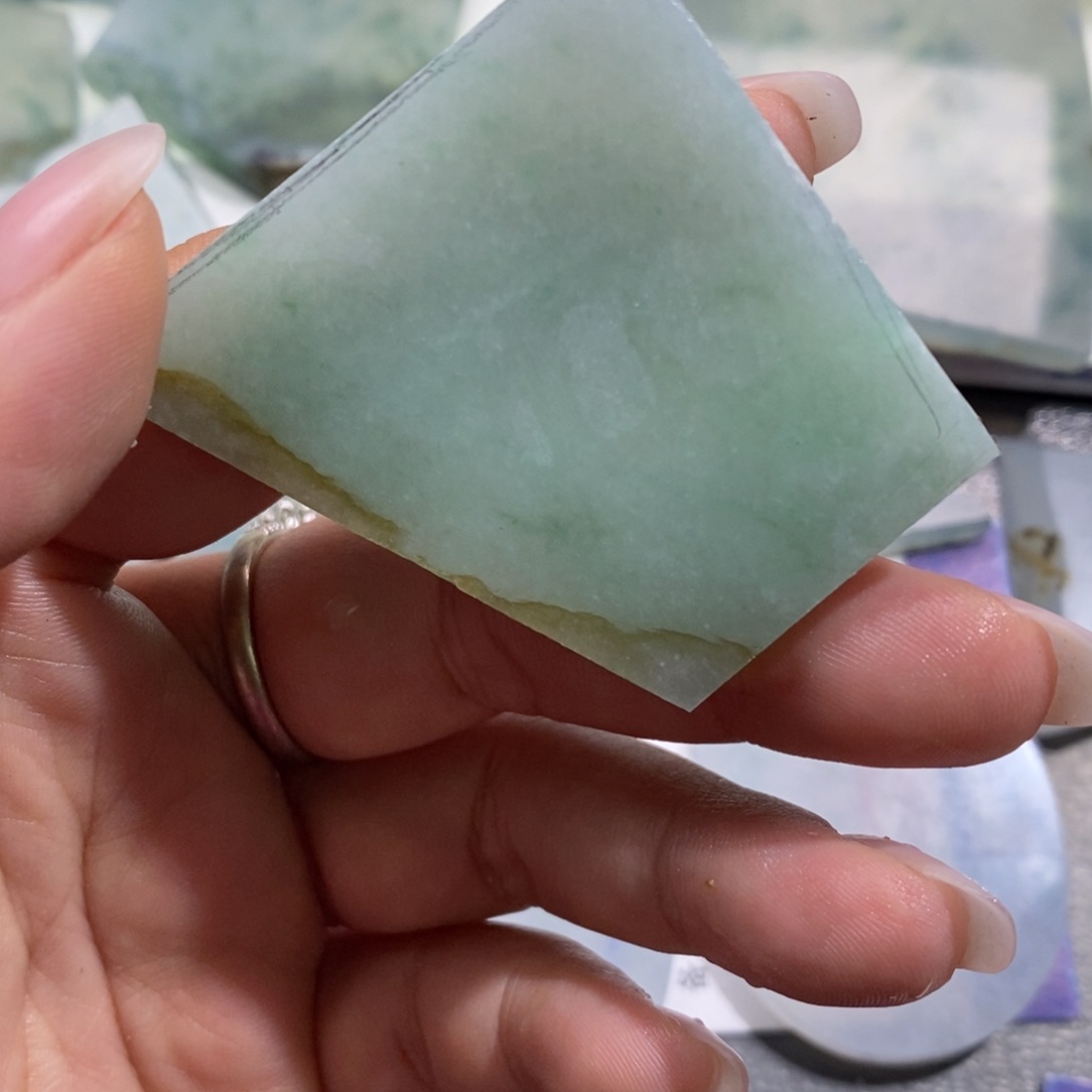 翡翠挂件未镶嵌沁*