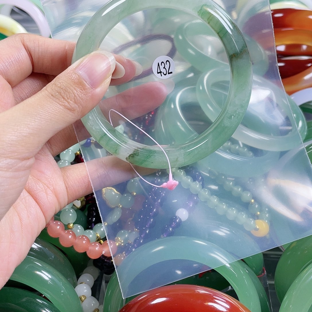 石英质玉手镯未镶嵌60