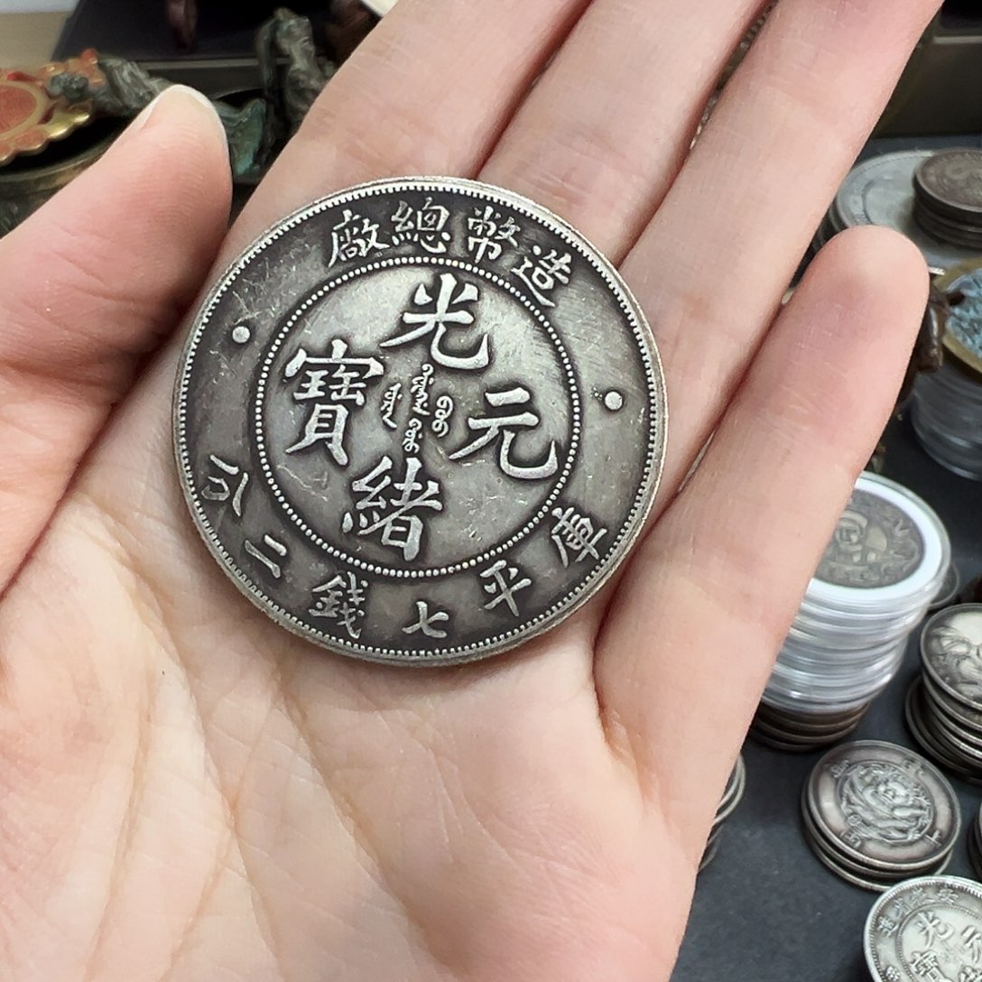 山***人金属复古风格摆件