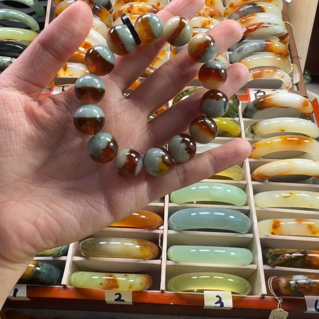 蛇纹石玉未镶嵌手镯