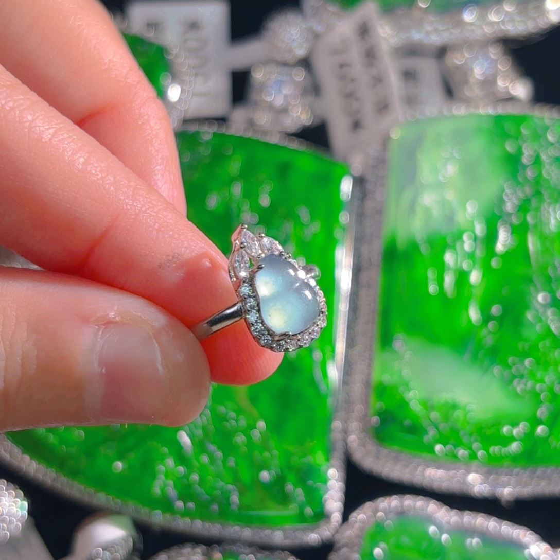 翡翠颈饰未镶嵌葫芦